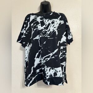 XCHQRTI, size Xl. Black and white tshirt.